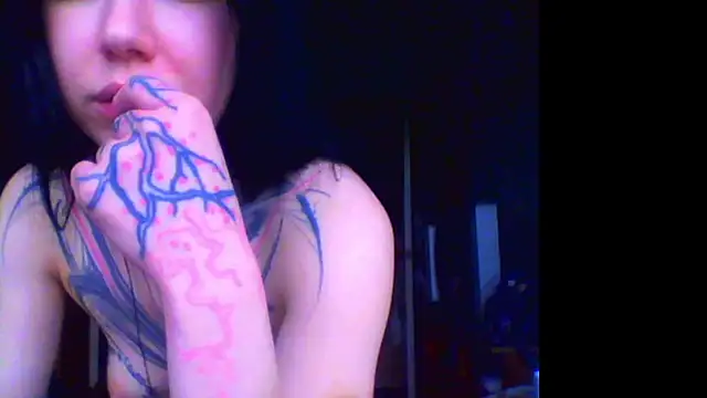 RussNocturnal webcam