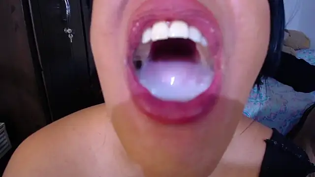 Sharlottee webcam