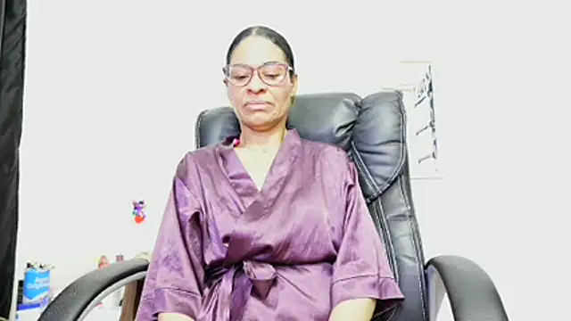 Aries_Mature webcam