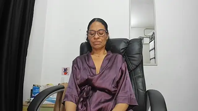 Aries_Mature webcam