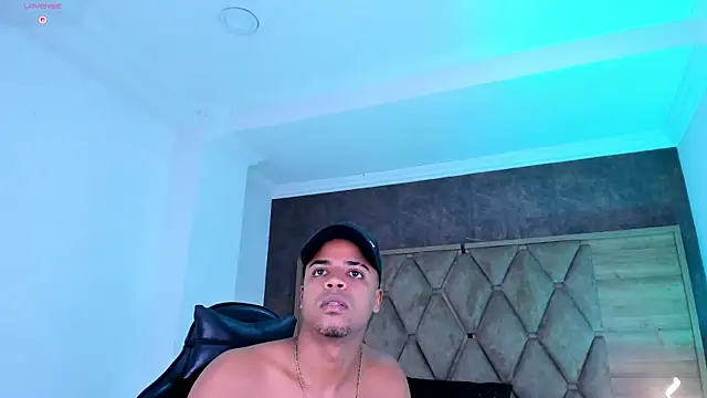 TaylorClay_ webcam