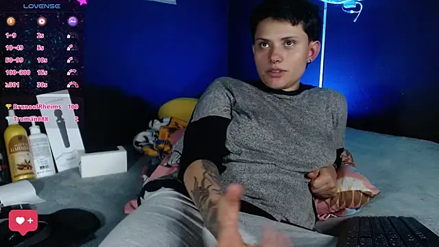 girl_intense444 webcam