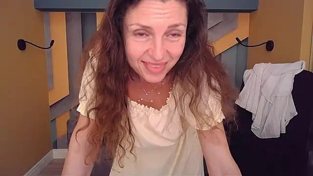 EllaLong webcam