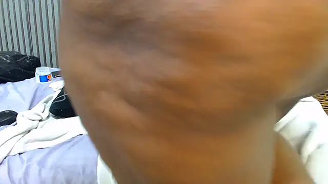 ROYALASS25 webcam