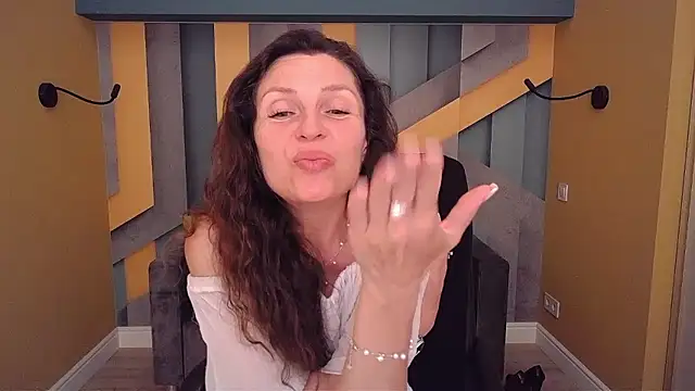 EllaLong webcam