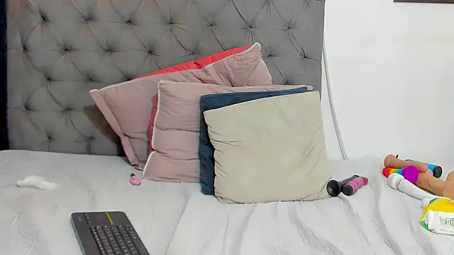 nahiroby_ebony webcam