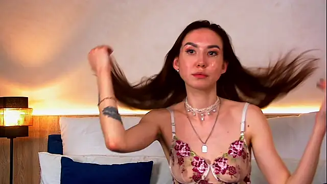 EmilyGray__ webcam