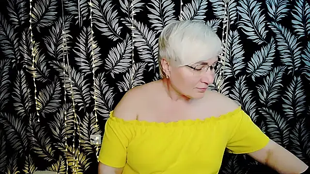 Olivia_playful webcam