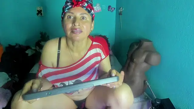 SheraHadee webcam