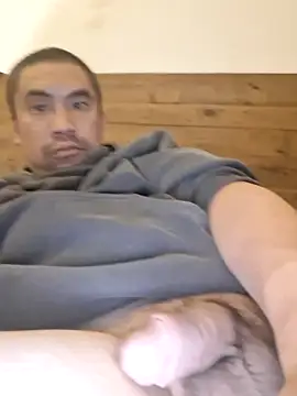 Stronggdragon85 webcam