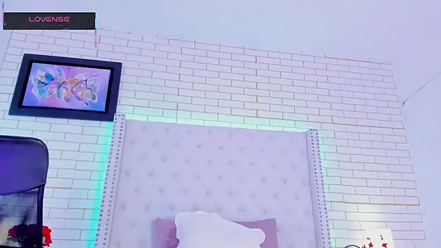 Coco_Balenciaga_ webcam