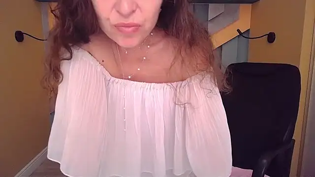 EllaLong webcam