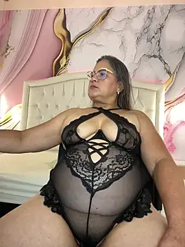 Lucy_Milf_474 webcam