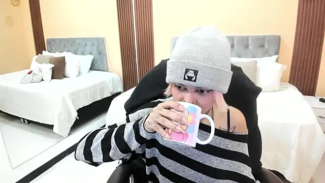 Bela_Craxkerr webcam
