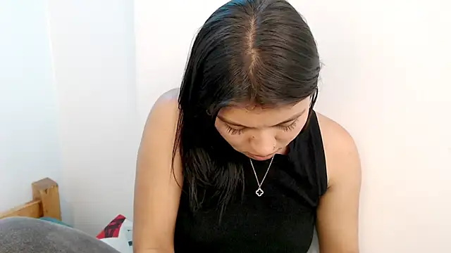 hotlatinaluna23 webcam