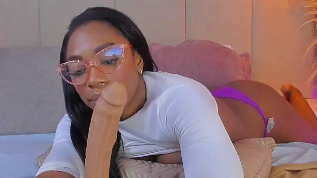 aprilebony_ webcam