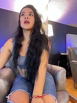 BellaFernandez__ webcam