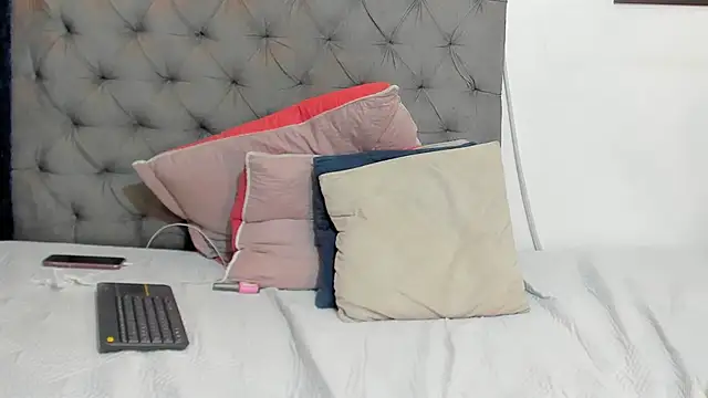 nahiroby_ebony webcam