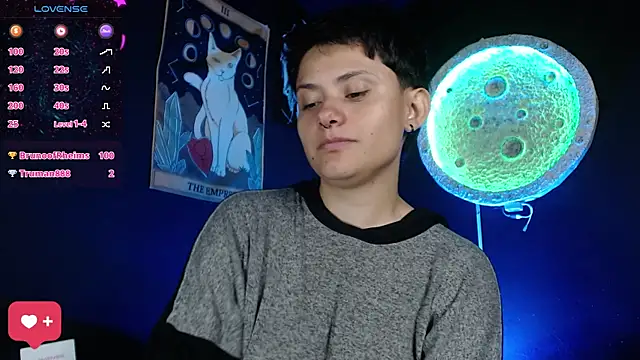 girl_intense444 webcam