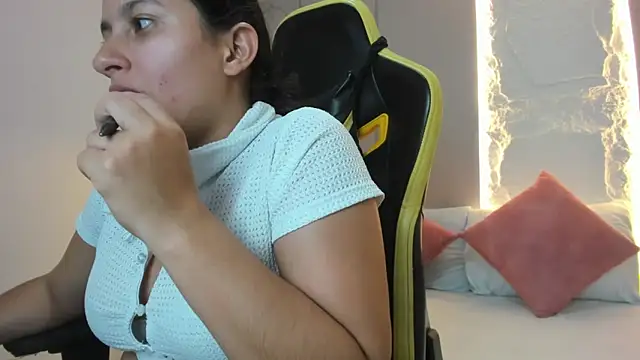 kira_relish webcam