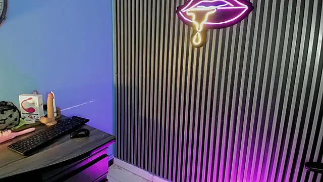 Luna_roose1 webcam