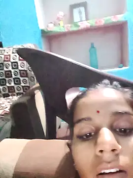 Raveena0990 webcam
