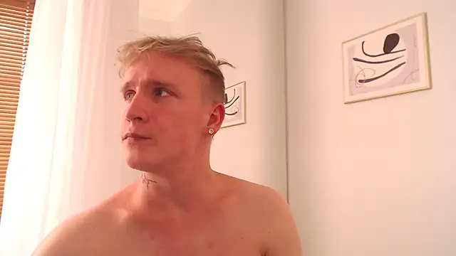 AlexxSweet webcam