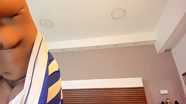 Adelehottman webcam