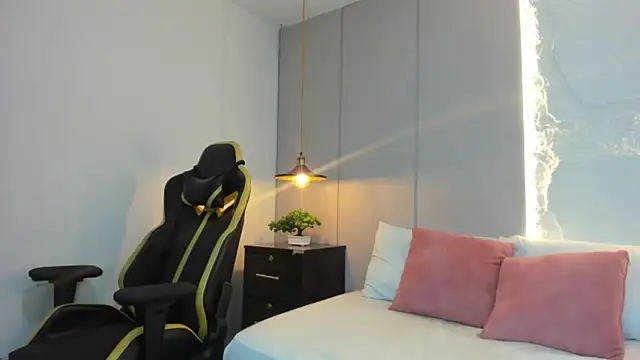 kira_relish webcam
