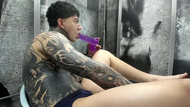 Gury_tattoo webcam