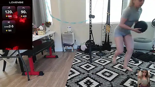 Blondiewithanass webcam