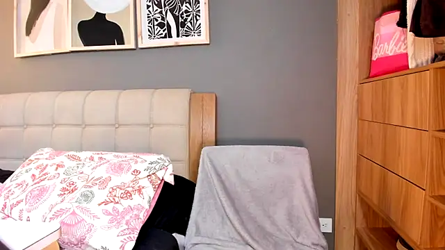 Bloom_Noor webcam