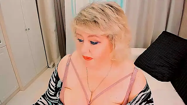 BIGTITSBBW webcam