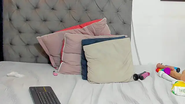 nahiroby_ebony webcam