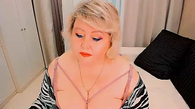 BIGTITSBBW webcam