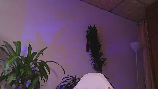 bri_von_dhara__ webcam