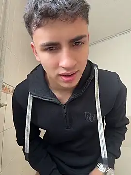 AdrianRinaldi live sex cam