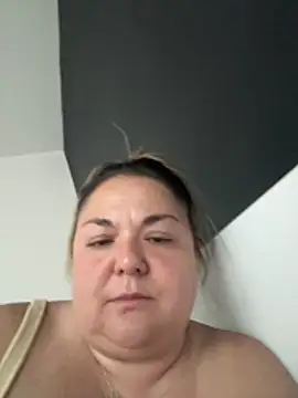 MikyVesela live sex cam