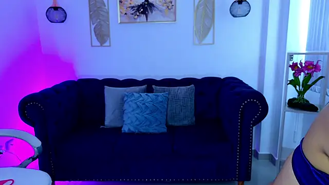 Layla_Breezee webcam