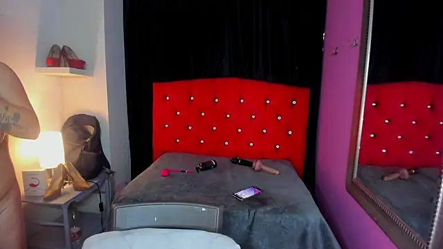 ScarletBigTitties webcam