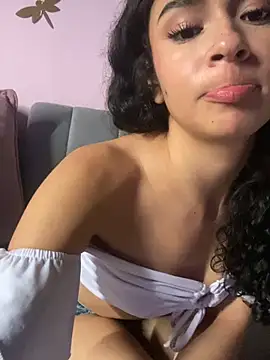 AlanaMartinez_Pink webcam
