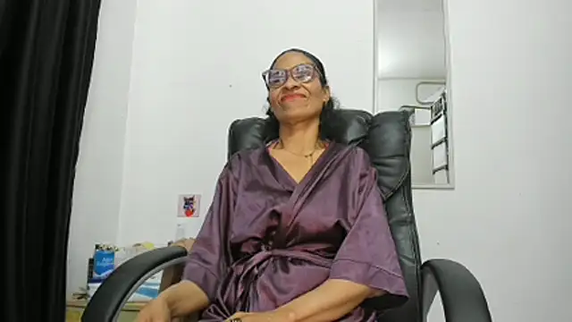 Aries_Mature webcam