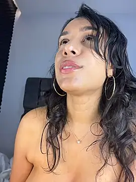 PilarJones_ webcam