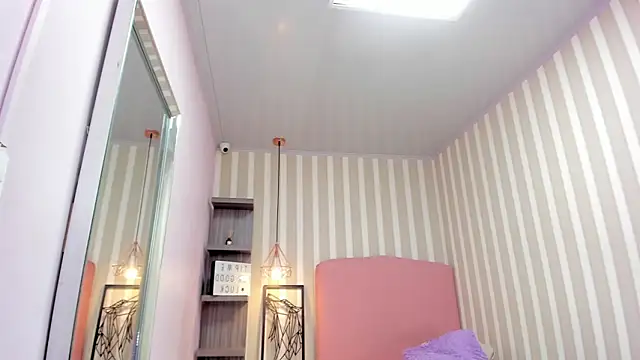 LORELAIGIVEN webcam