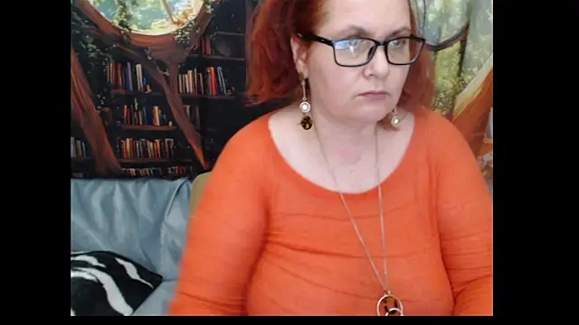 PlayfullMature webcam