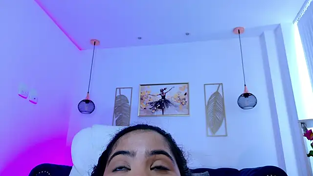 Layla_Breezee webcam