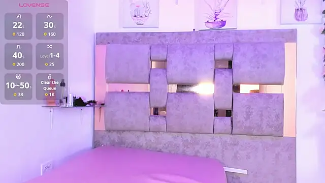 Playful_Violet webcam