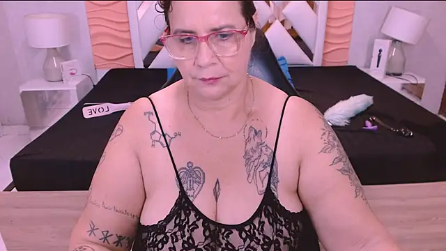 laura_riley webcam