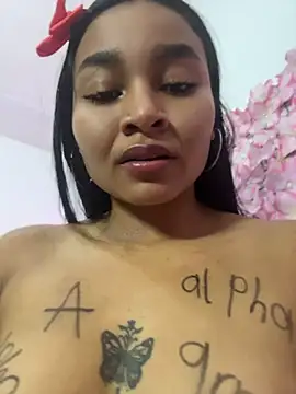 Lynda_Bonnie webcam