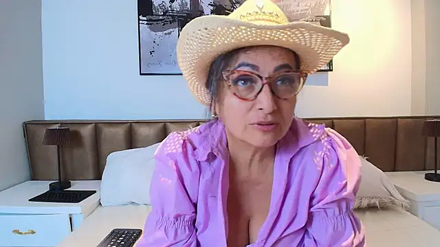 AlessandraLeroy webcam